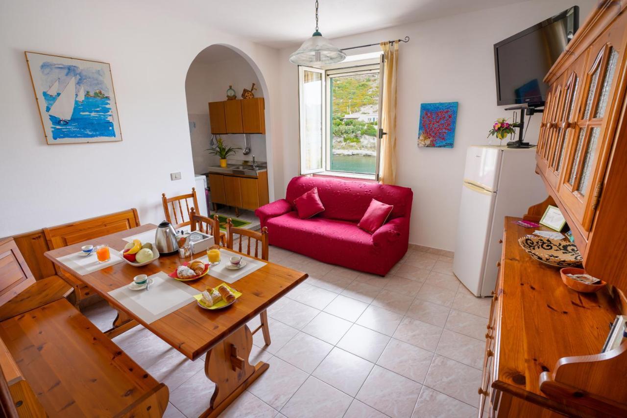 بوسا مارينا B&B Del Porto المظهر الخارجي الصورة